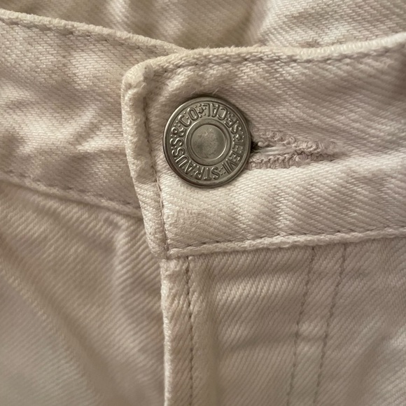 Levi’s White Denim Shorts with fun pattern detail! - Picture 5 of 6